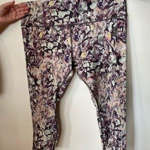 NWOT Lululemon cropped leggings